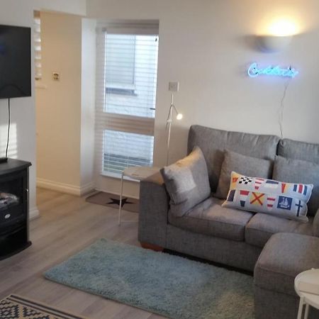 The Picture House Stylish Apartment In 포위 외부 사진