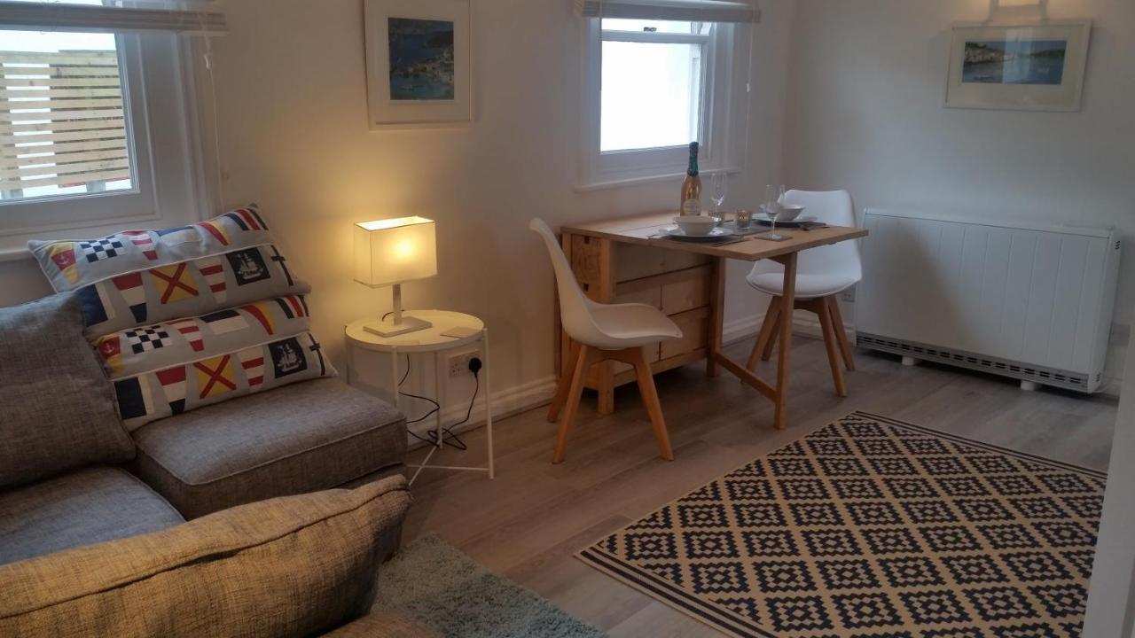 The Picture House Stylish Apartment In 포위 외부 사진