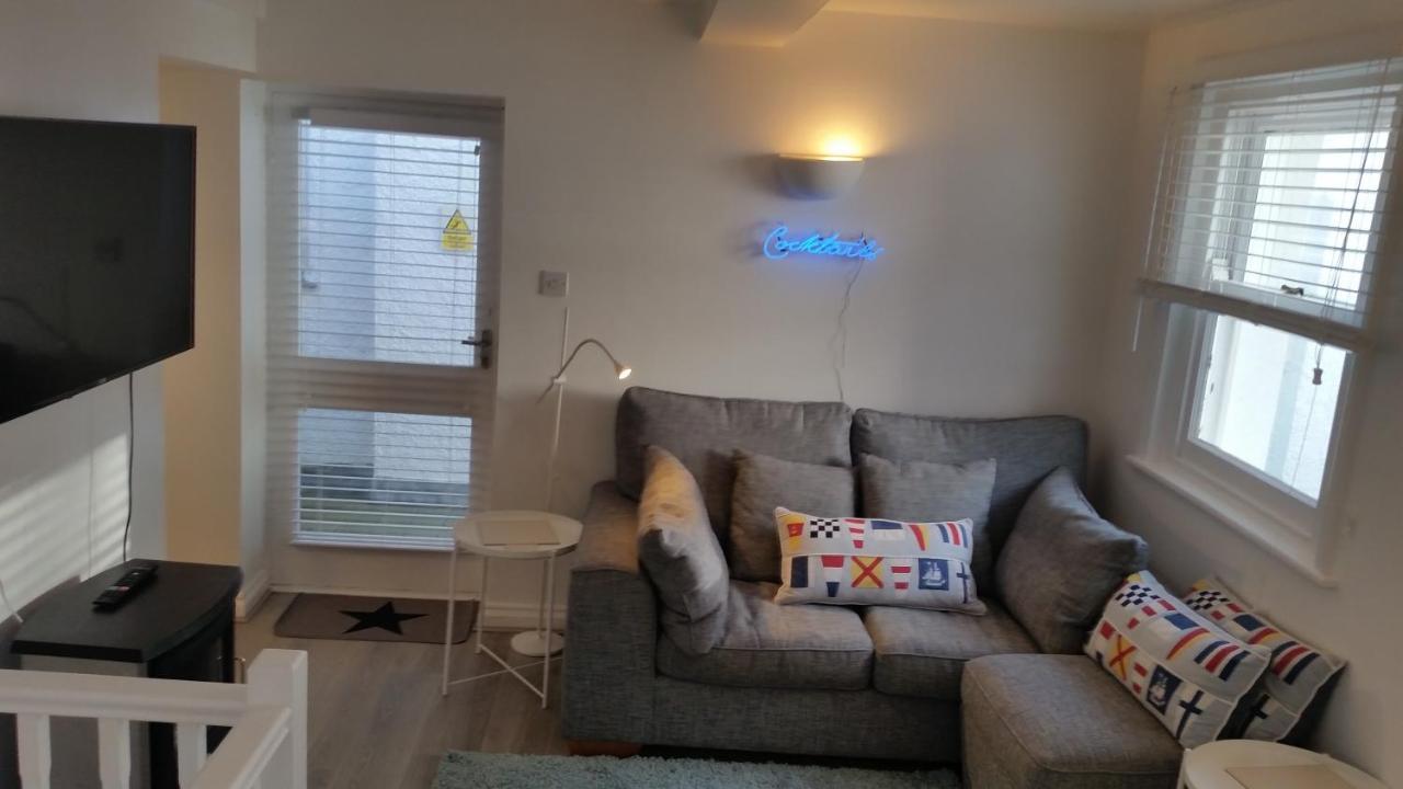 The Picture House Stylish Apartment In 포위 외부 사진
