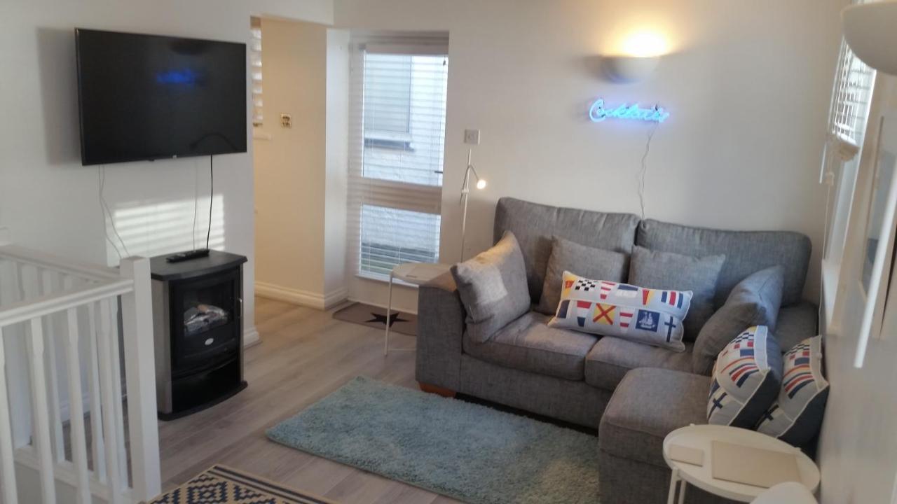 The Picture House Stylish Apartment In 포위 외부 사진